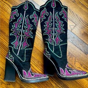 Justin Billings black and pink rhin boots